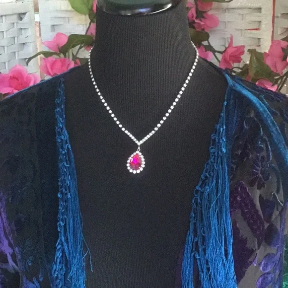 Fuchsia Pink Rhinestone Crystal Pendant Necklace 💖 EUC 💖 - Picture 8 of 10